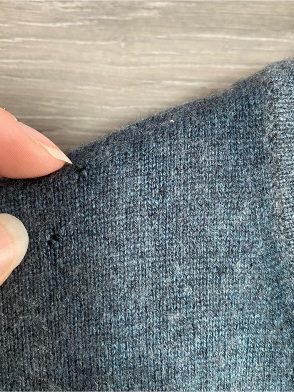 Transcript Cashmere V Neck Sweater - Picture 5 of 6